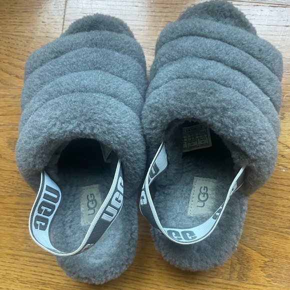 Lightly used UGG brand gray fluff yeah slippers. Size US 6 - Picture 3 of 3